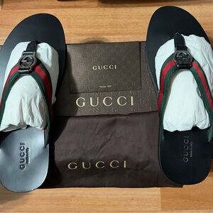 Gucci Men's Black Sandals with Red and Green Accents